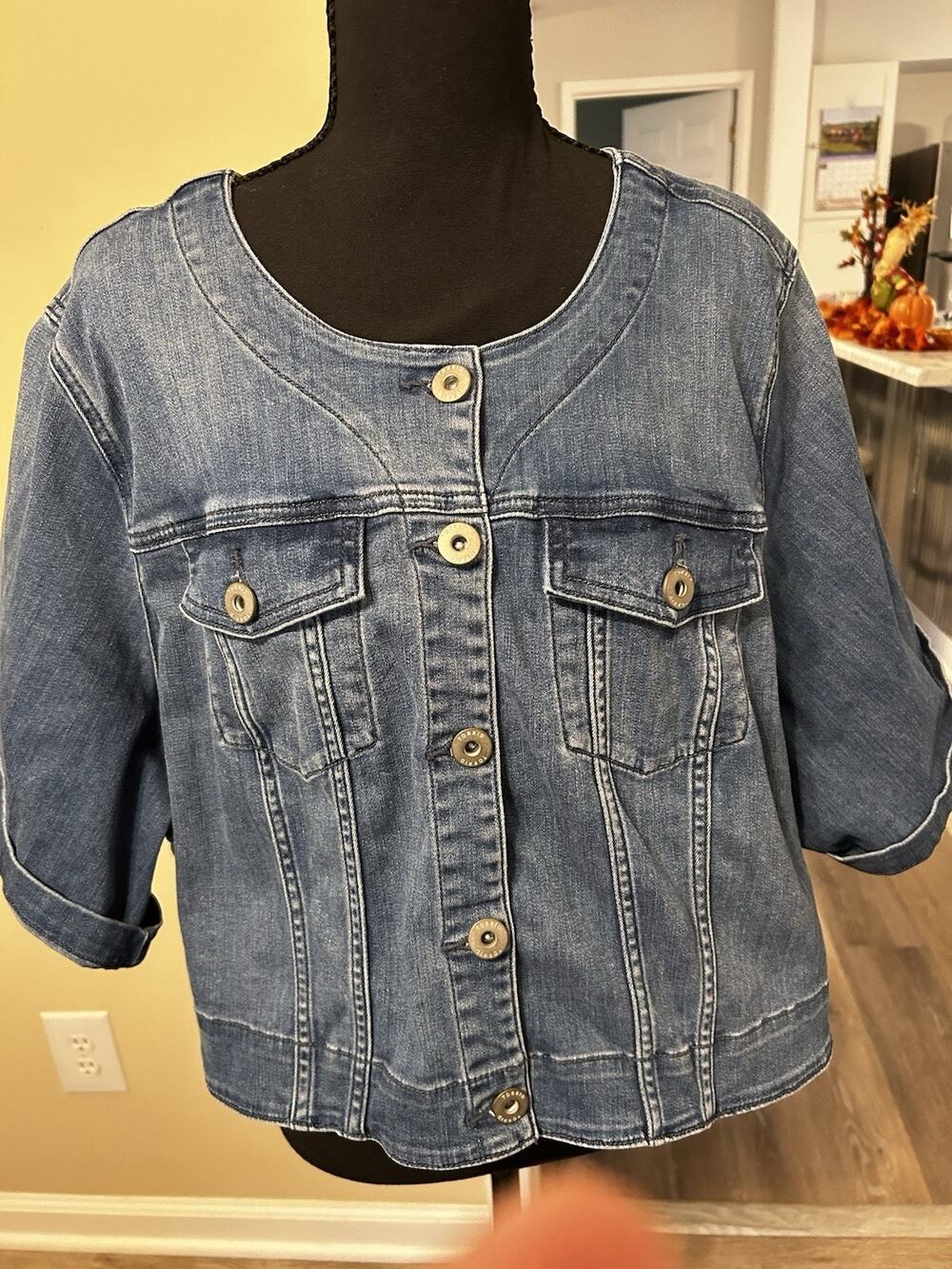Torrid Jean Jacket Size 4 Blue Stretch Denim Trucker Dark Wash Classic Fall